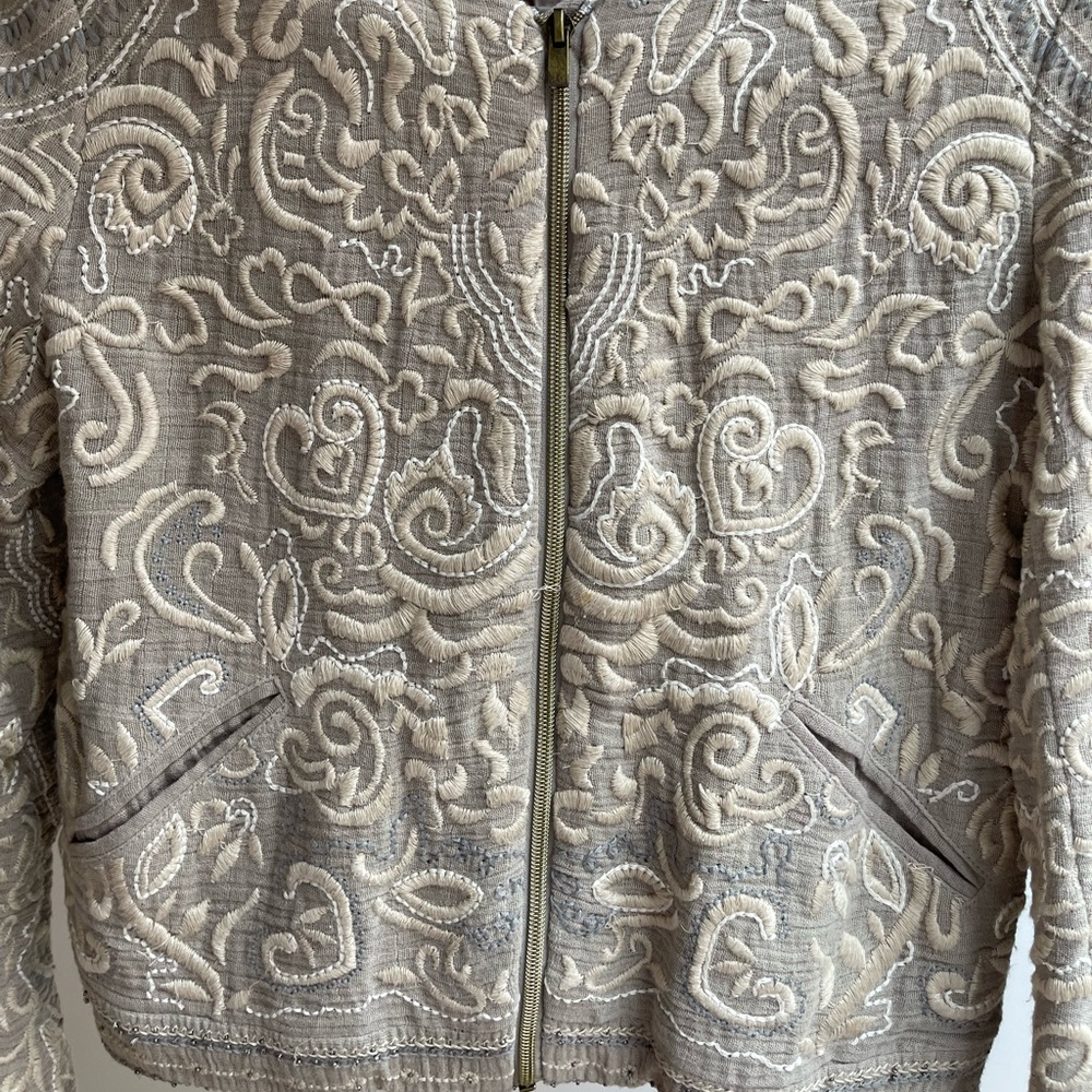 Small Zara beautiful beaded and embroidered jacket 🤎
